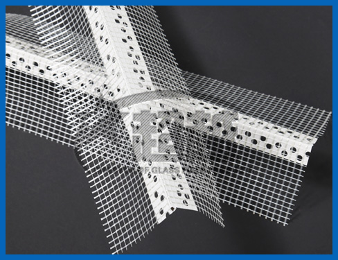 外墙滴水线在外窗台板下边一般都会有一条凹形的线条，那是为了防止雨水延板流到墙里的设计，雨水在这条线外就会跌落，这个就是滴水线，适用于建筑工程中有阻断滴水要求的部位，一般滴水线（槽）做在窗过梁下口，若混